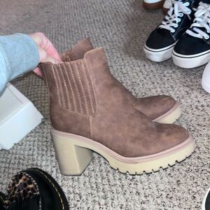 Chunky Chelsea boot
